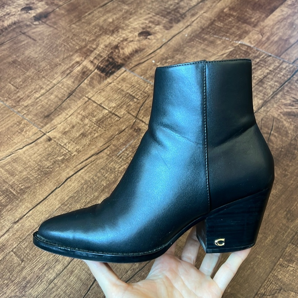 Worn twice Coach Pacey pointed toe black leather booties ankle boots classy 7 - Picture 15 of 16